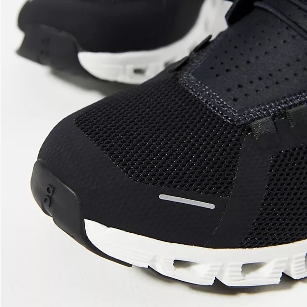 ON Cloud 5 Sneakers Sz 8 - Picture 4 of 17